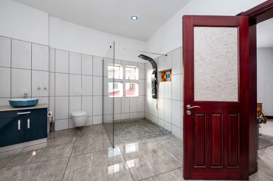 5 Bedroom Property for Sale in Oakdene Gauteng