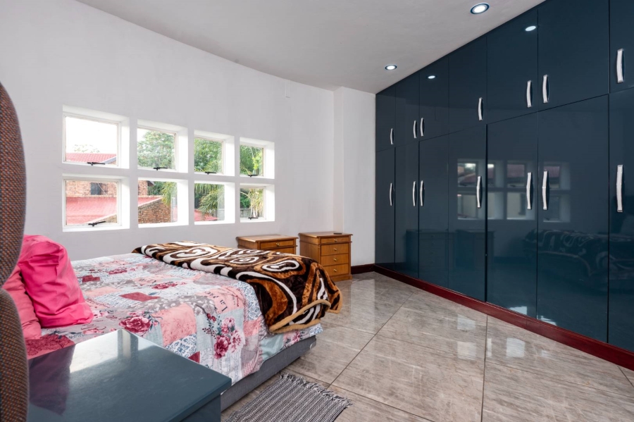 5 Bedroom Property for Sale in Oakdene Gauteng