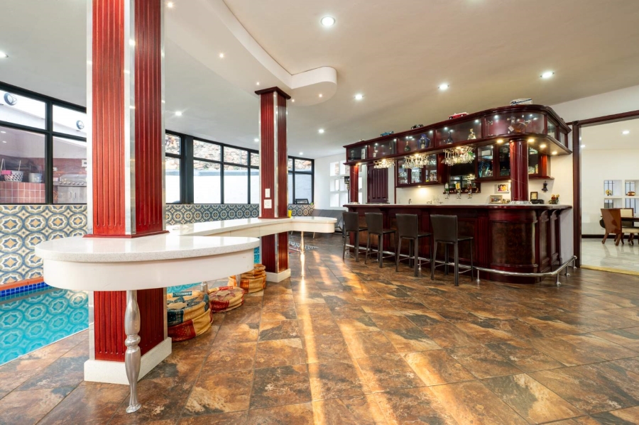 5 Bedroom Property for Sale in Oakdene Gauteng