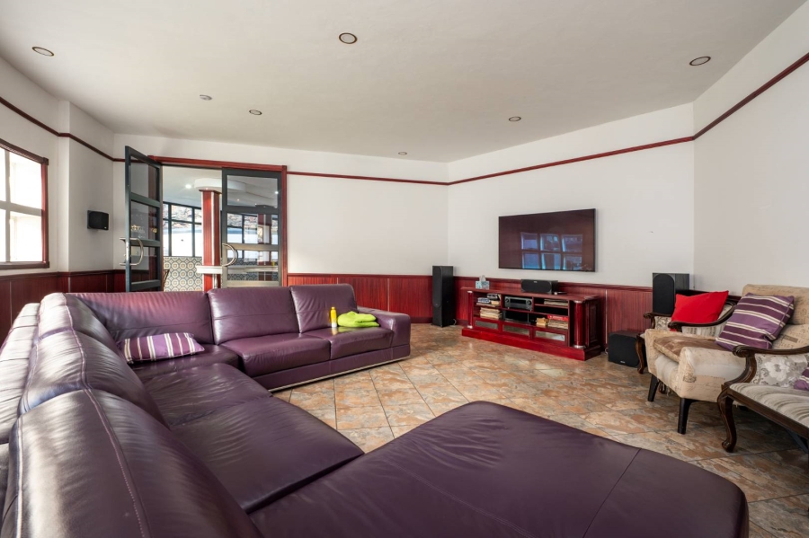 5 Bedroom Property for Sale in Oakdene Gauteng