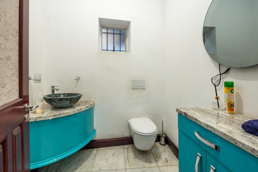 5 Bedroom Property for Sale in Oakdene Gauteng