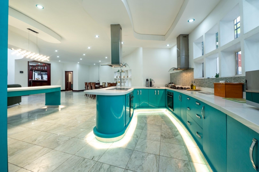 5 Bedroom Property for Sale in Oakdene Gauteng