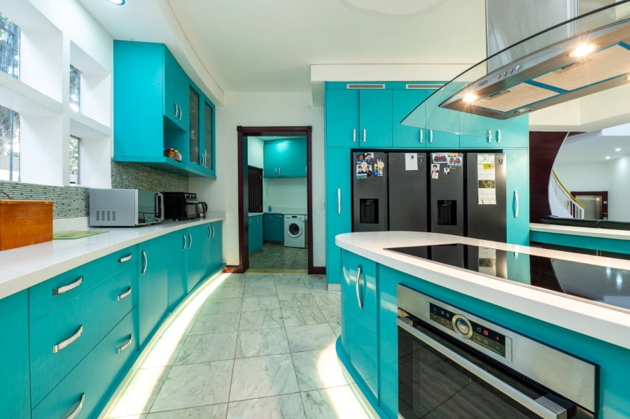 5 Bedroom Property for Sale in Oakdene Gauteng