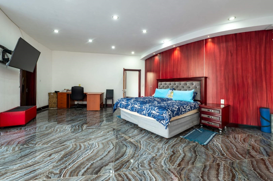 5 Bedroom Property for Sale in Oakdene Gauteng
