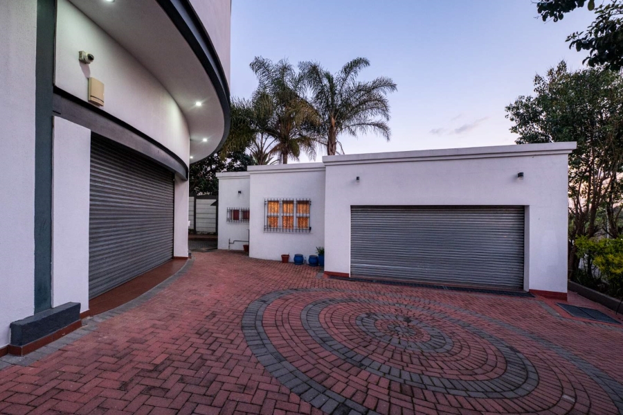 5 Bedroom Property for Sale in Oakdene Gauteng
