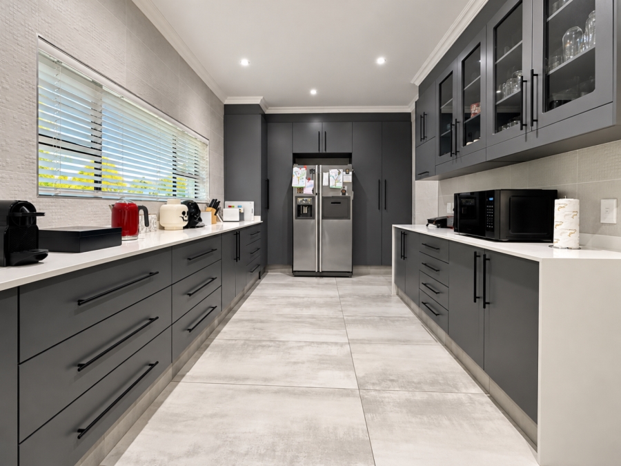 4 Bedroom Property for Sale in Alberante Gauteng