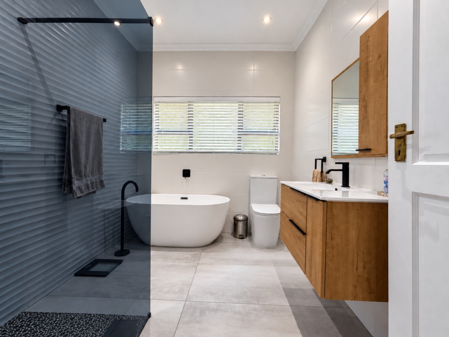 4 Bedroom Property for Sale in Alberante Gauteng