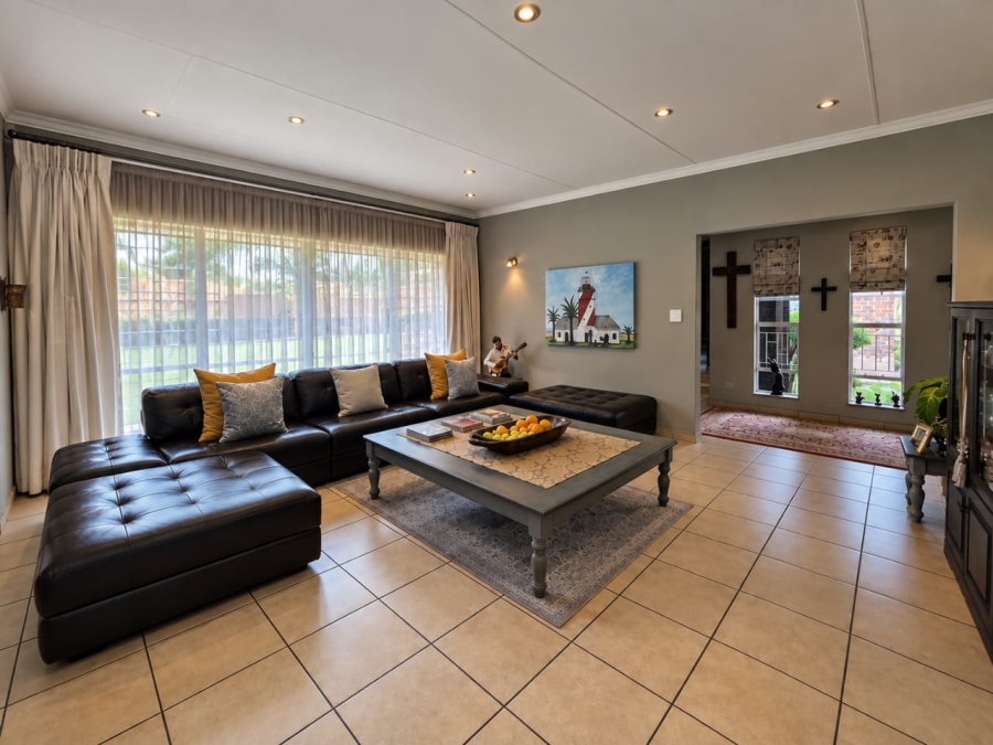 5 Bedroom Property for Sale in Three Rivers East Gauteng