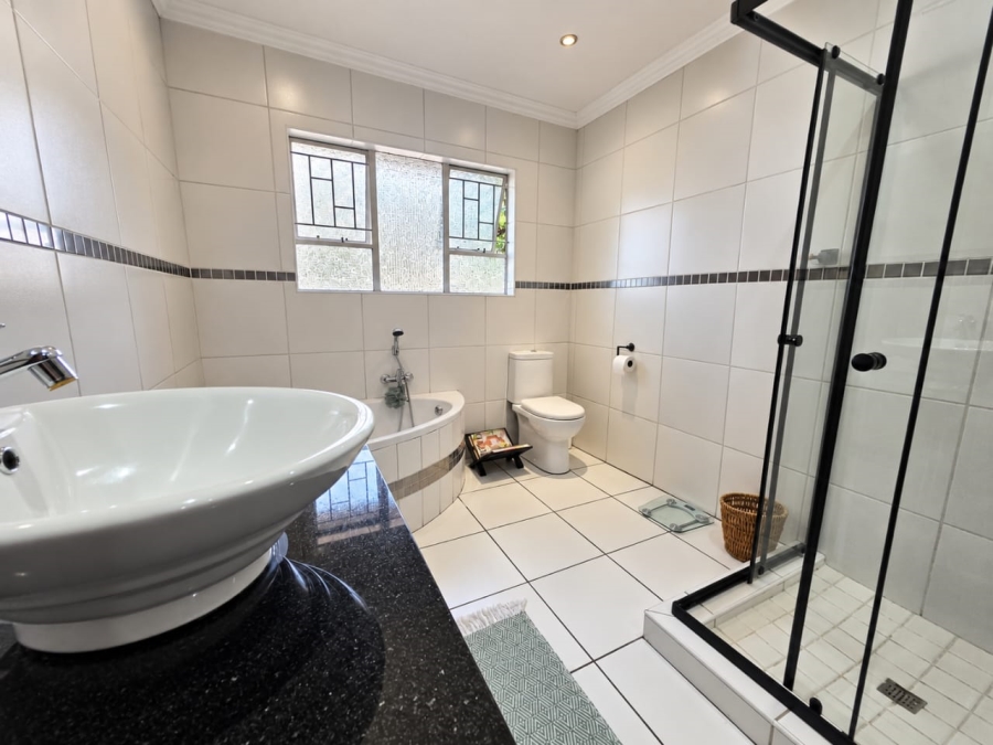 5 Bedroom Property for Sale in Three Rivers East Gauteng