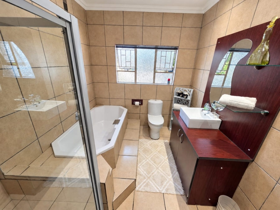 5 Bedroom Property for Sale in Three Rivers East Gauteng