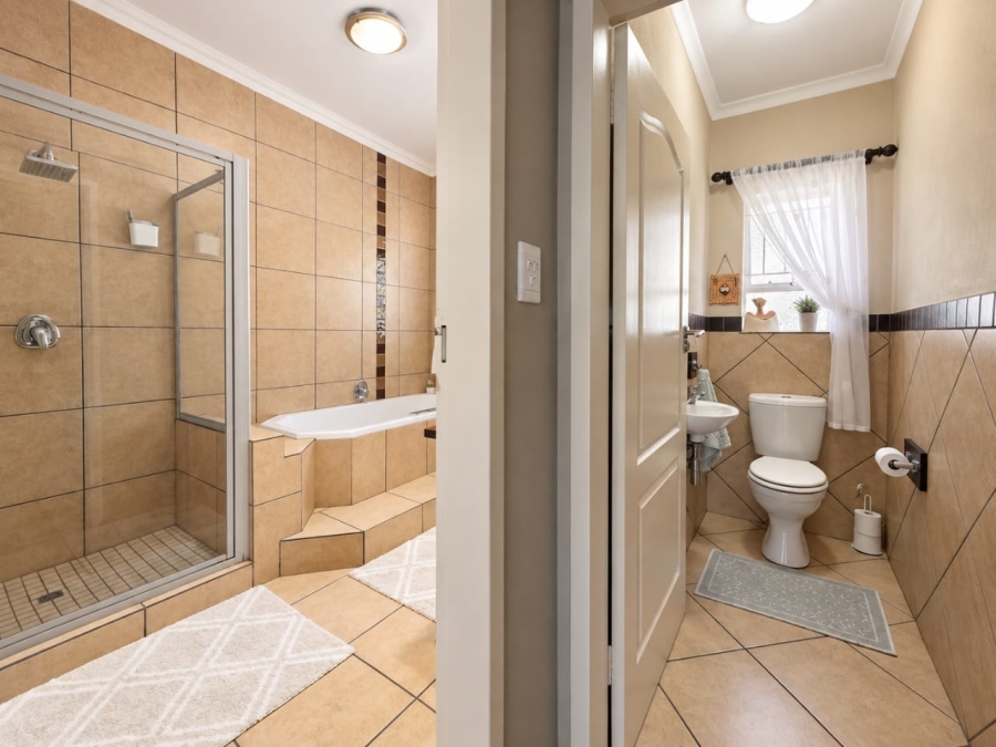 5 Bedroom Property for Sale in Three Rivers East Gauteng