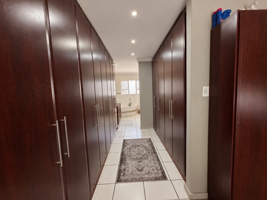 5 Bedroom Property for Sale in Three Rivers East Gauteng