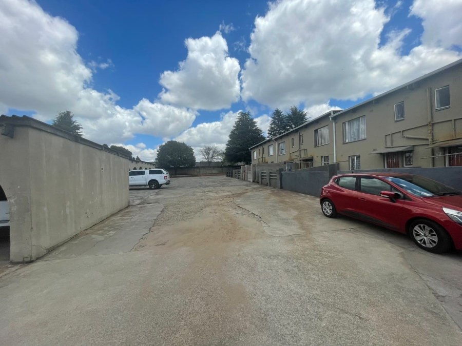To Let 3 Bedroom Property for Rent in Rhodesfield Gauteng