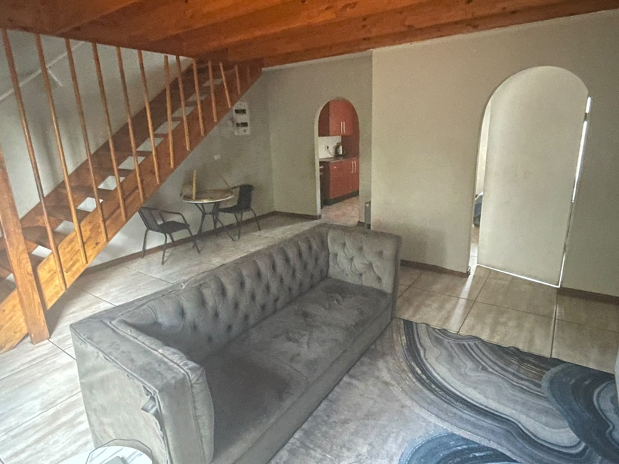 To Let 3 Bedroom Property for Rent in Rhodesfield Gauteng