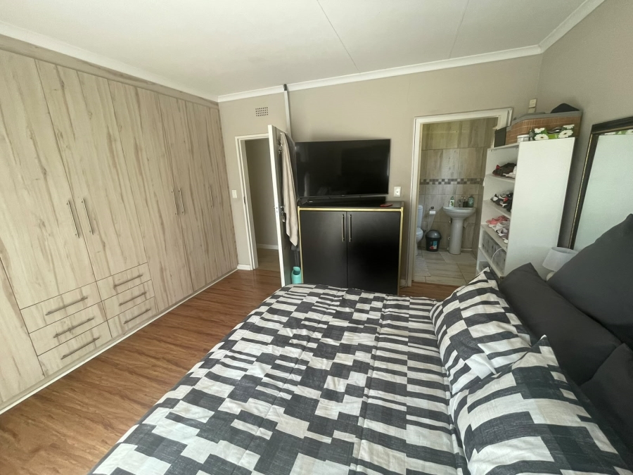 3 Bedroom Property for Sale in Edleen Gauteng