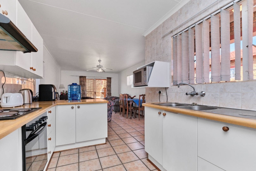 2 Bedroom Property for Sale in Wilro Park Gauteng