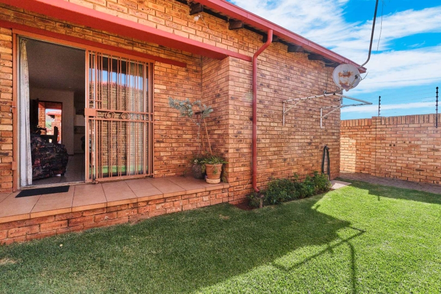 2 Bedroom Property for Sale in Wilro Park Gauteng