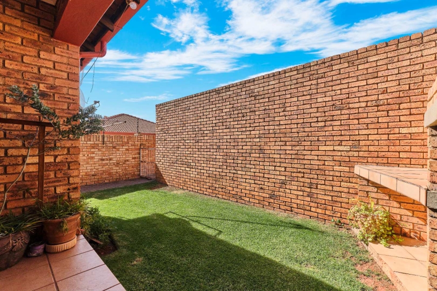 2 Bedroom Property for Sale in Wilro Park Gauteng