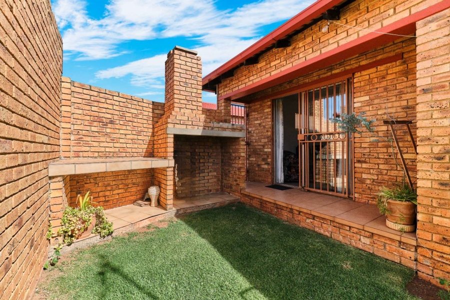 2 Bedroom Property for Sale in Wilro Park Gauteng