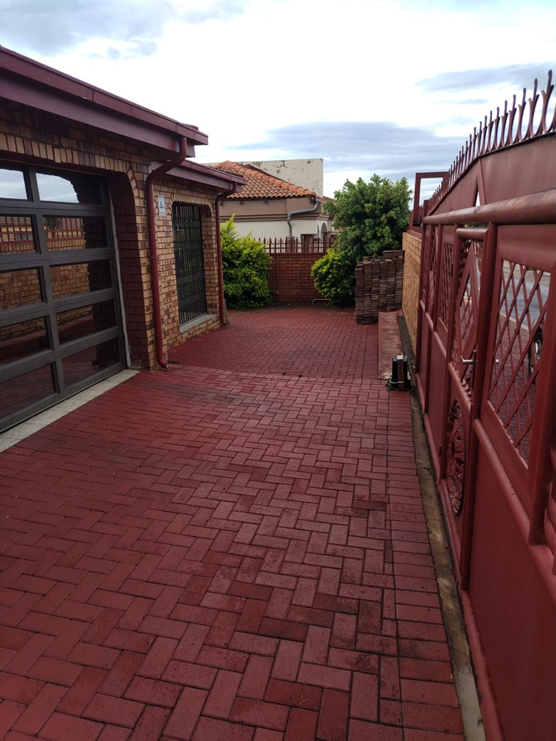 4 Bedroom Property for Sale in Soshanguve DD Gauteng