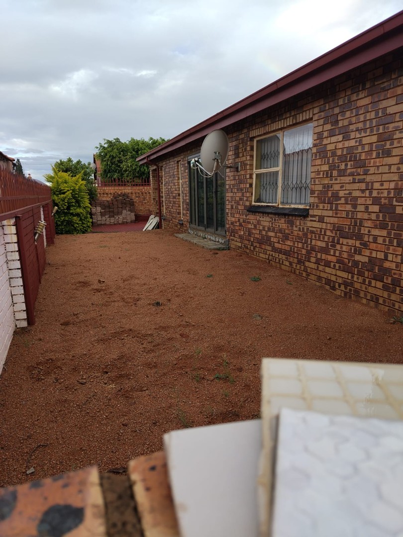 4 Bedroom Property for Sale in Soshanguve DD Gauteng