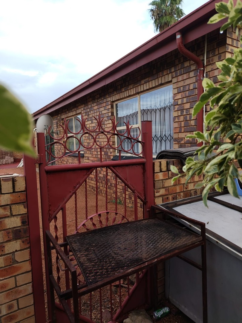 4 Bedroom Property for Sale in Soshanguve DD Gauteng