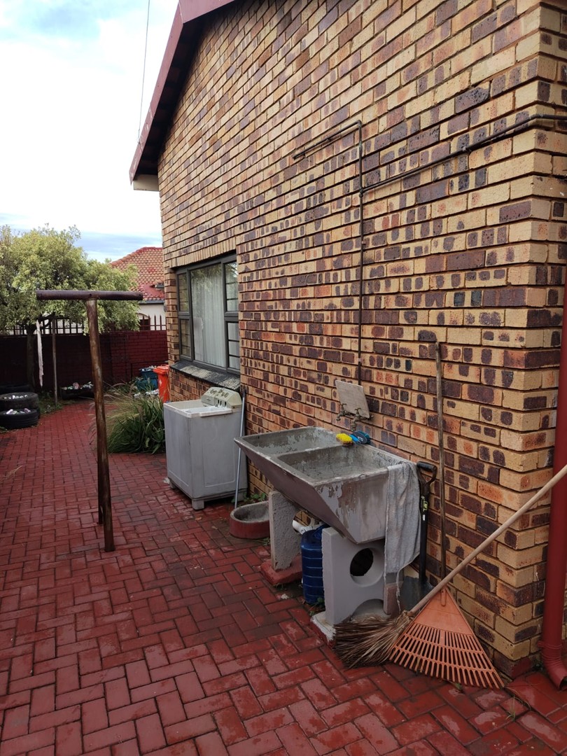 4 Bedroom Property for Sale in Soshanguve DD Gauteng