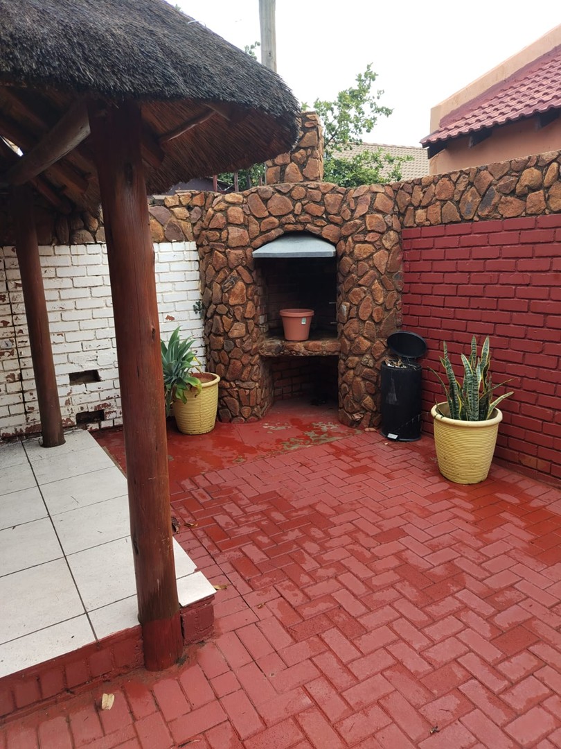 4 Bedroom Property for Sale in Soshanguve DD Gauteng