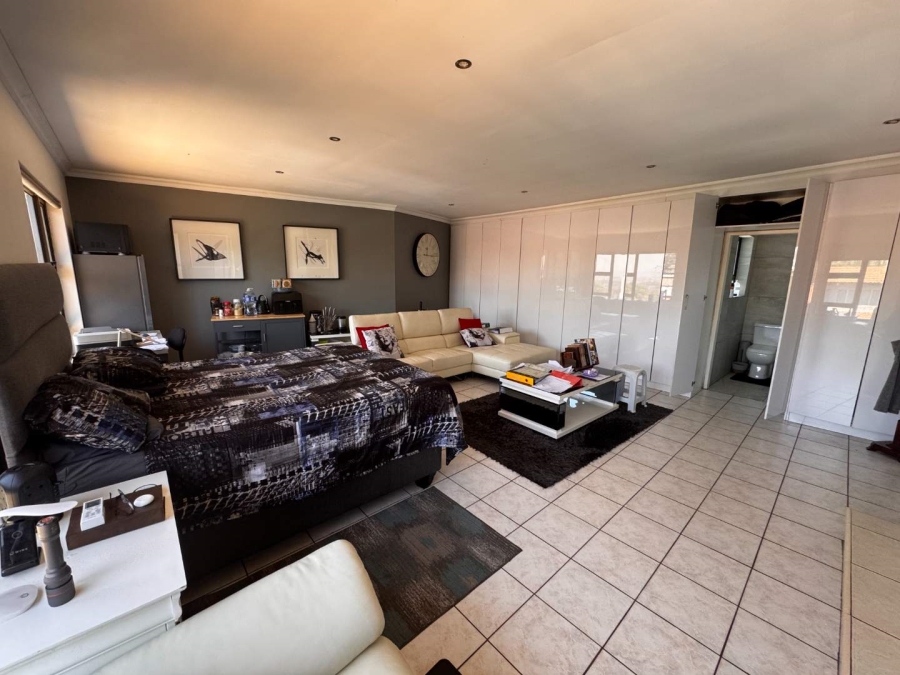 5 Bedroom Property for Sale in Albemarle Gauteng