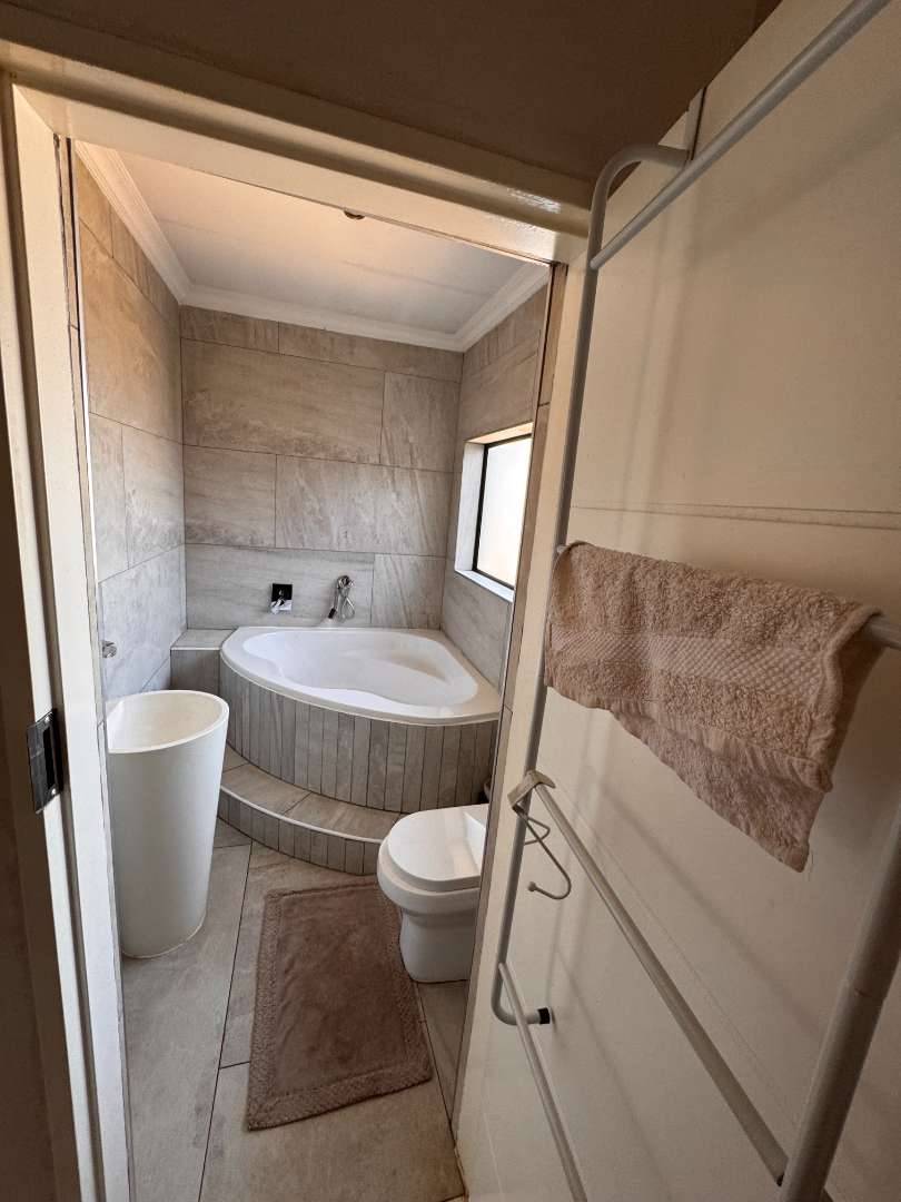 5 Bedroom Property for Sale in Albemarle Gauteng