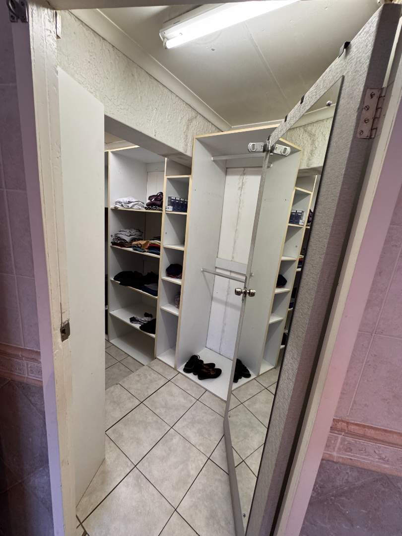 5 Bedroom Property for Sale in Albemarle Gauteng
