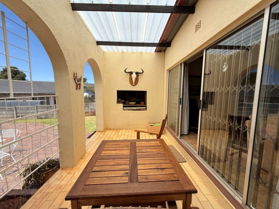 4 Bedroom Property for Sale in Discovery Gauteng