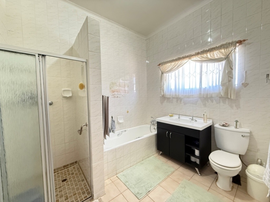 4 Bedroom Property for Sale in Discovery Gauteng