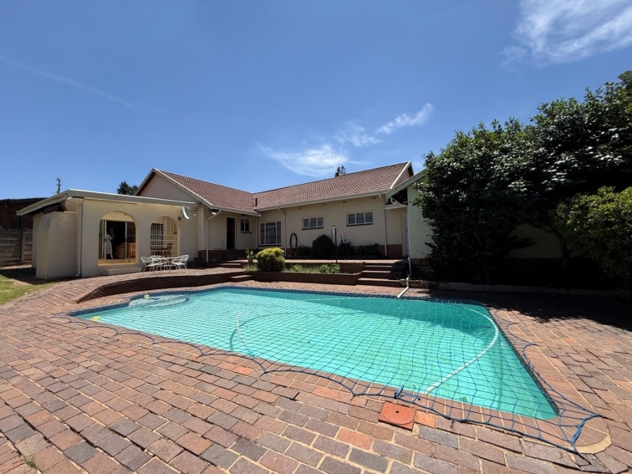 4 Bedroom Property for Sale in Discovery Gauteng
