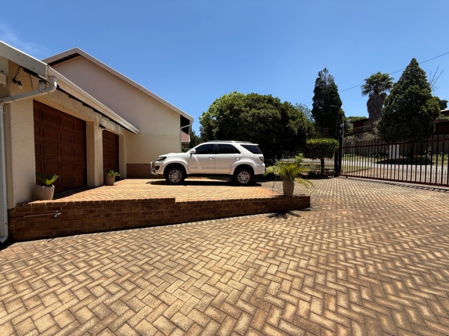 4 Bedroom Property for Sale in Discovery Gauteng