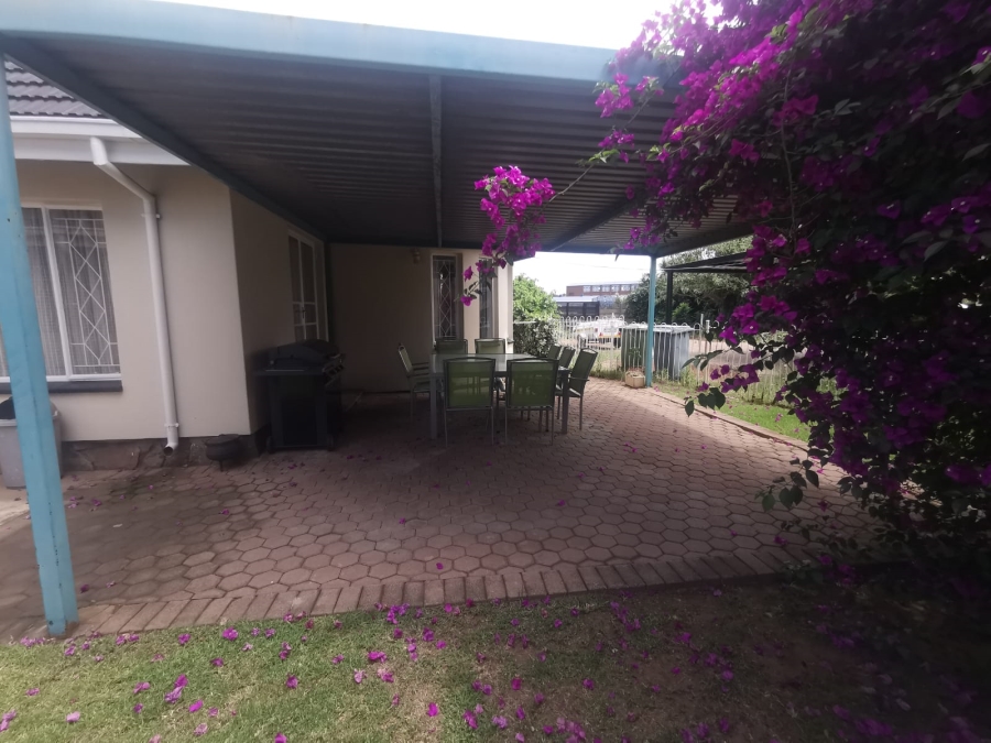 To Let 3 Bedroom Property for Rent in Brackenhurst Gauteng