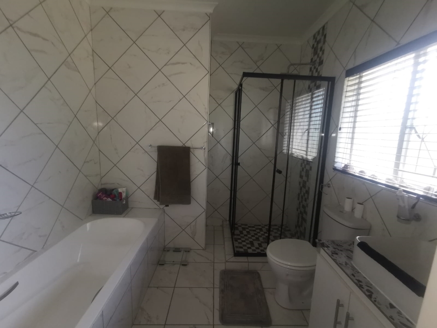 To Let 3 Bedroom Property for Rent in Brackenhurst Gauteng