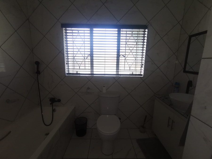 To Let 3 Bedroom Property for Rent in Brackenhurst Gauteng
