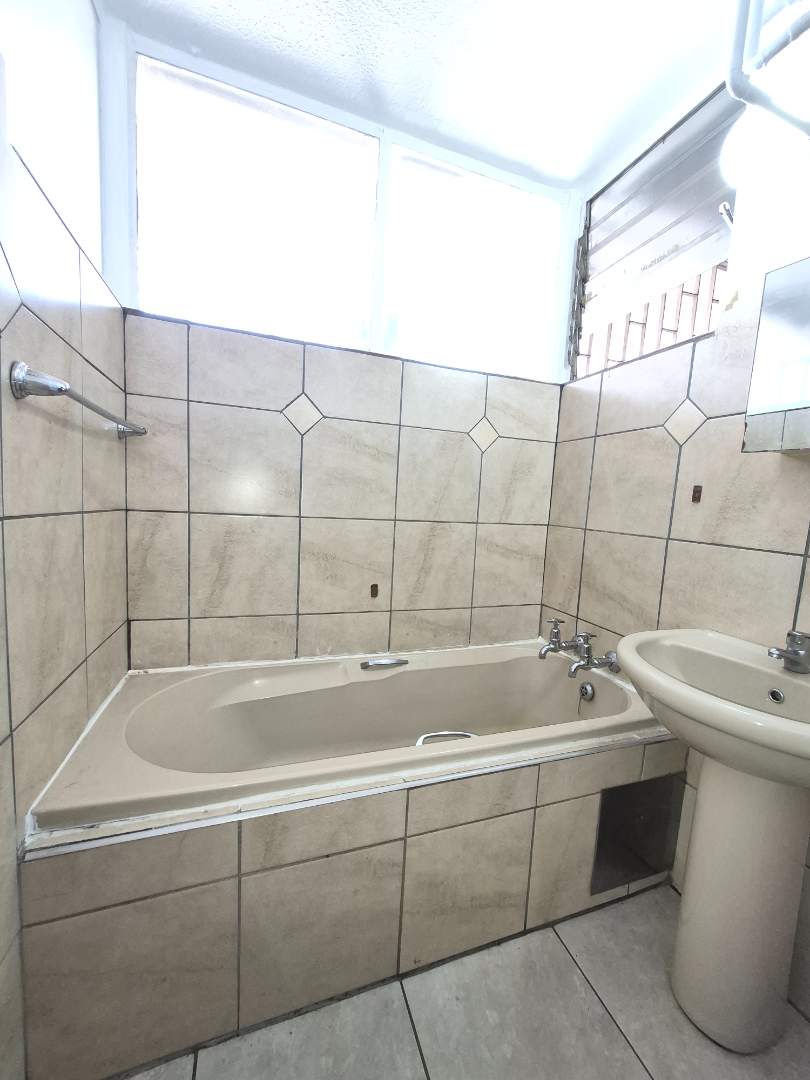 To Let 1 Bedroom Property for Rent in Kempton Park Central Gauteng