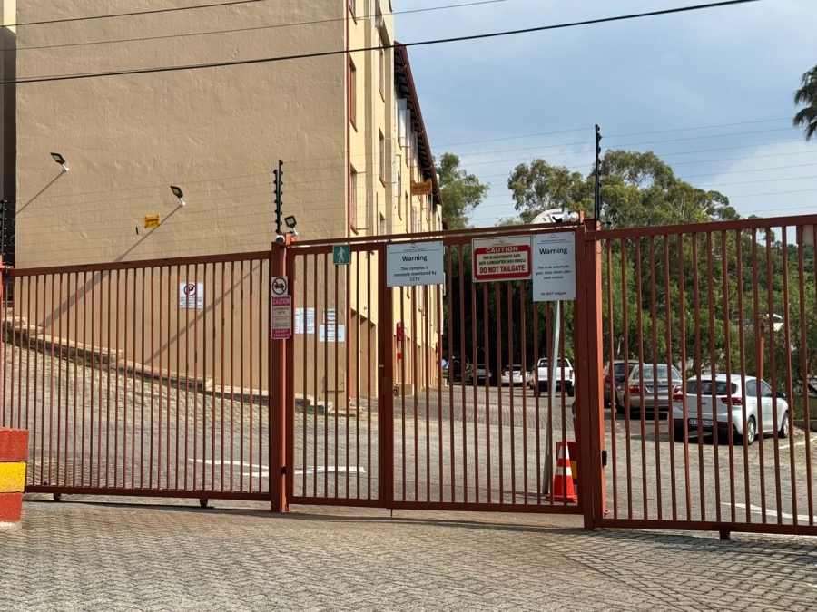 2 Bedroom Property for Sale in Helderkruin Gauteng