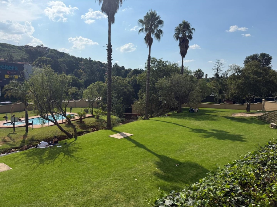 2 Bedroom Property for Sale in Helderkruin Gauteng