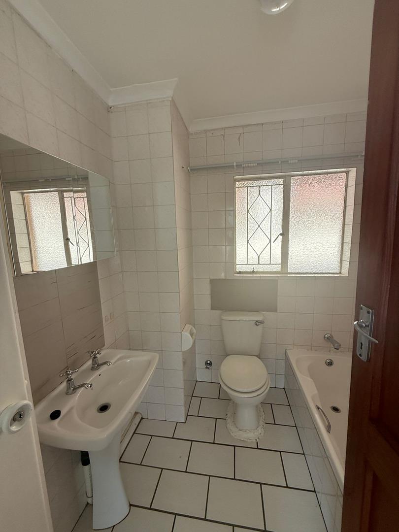 2 Bedroom Property for Sale in Helderkruin Gauteng