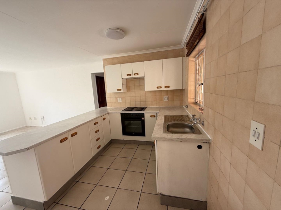2 Bedroom Property for Sale in Helderkruin Gauteng