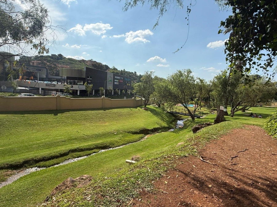 2 Bedroom Property for Sale in Helderkruin Gauteng