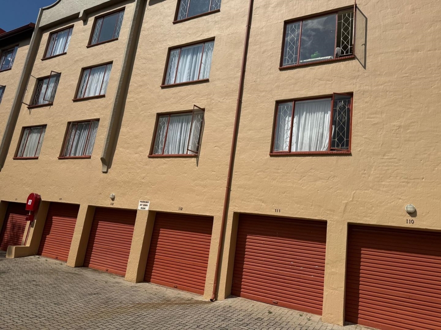 2 Bedroom Property for Sale in Helderkruin Gauteng