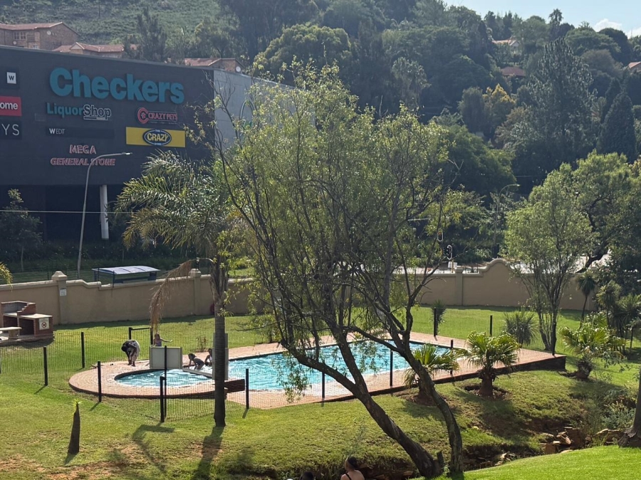 2 Bedroom Property for Sale in Helderkruin Gauteng