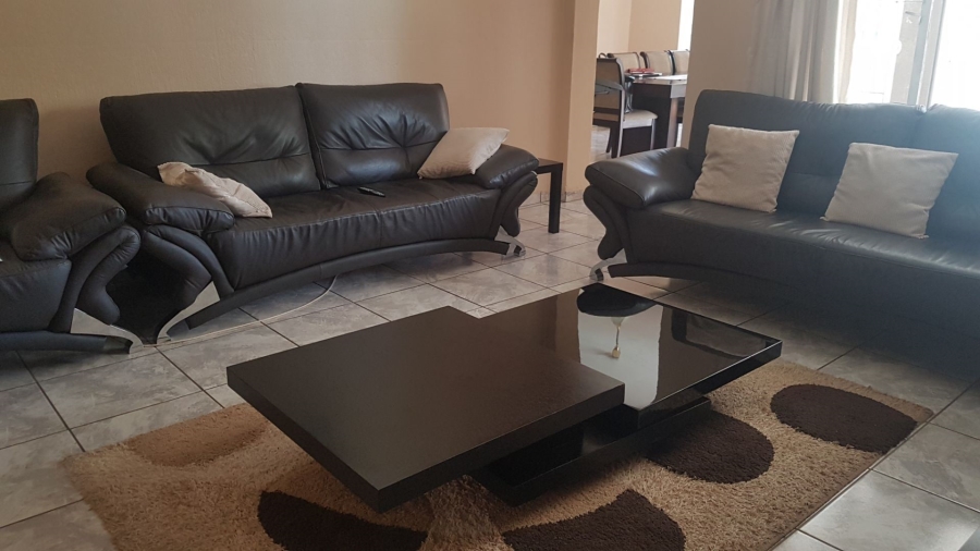 To Let 3 Bedroom Property for Rent in Constantia Park Gauteng