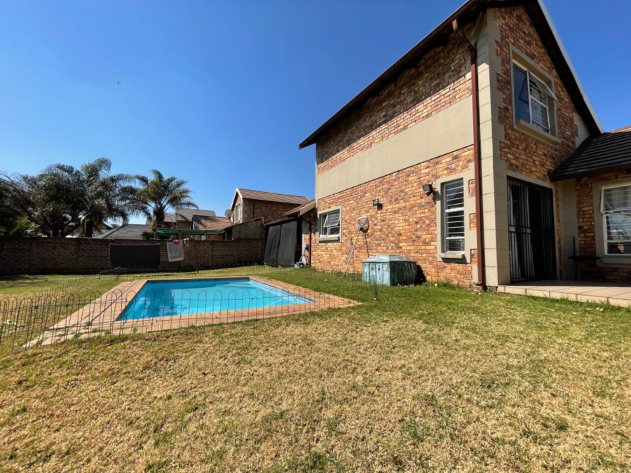 3 Bedroom Property for Sale in Birchleigh Gauteng
