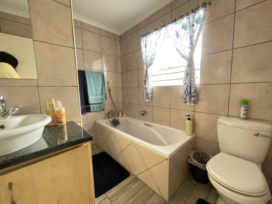 3 Bedroom Property for Sale in Birchleigh Gauteng