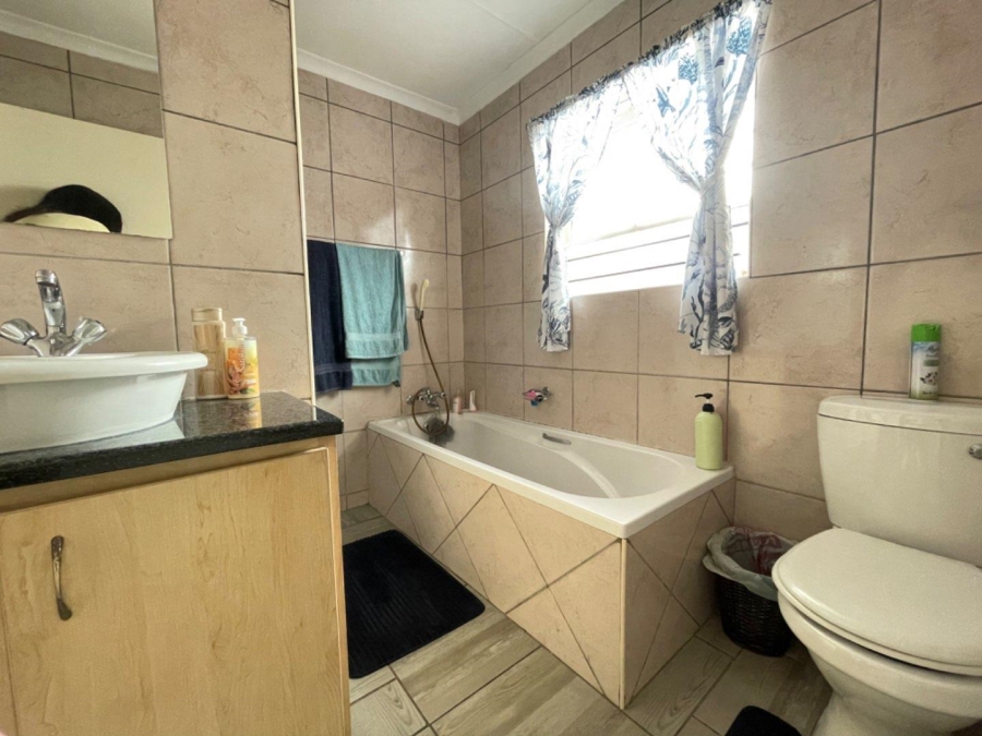 3 Bedroom Property for Sale in Birchleigh Gauteng